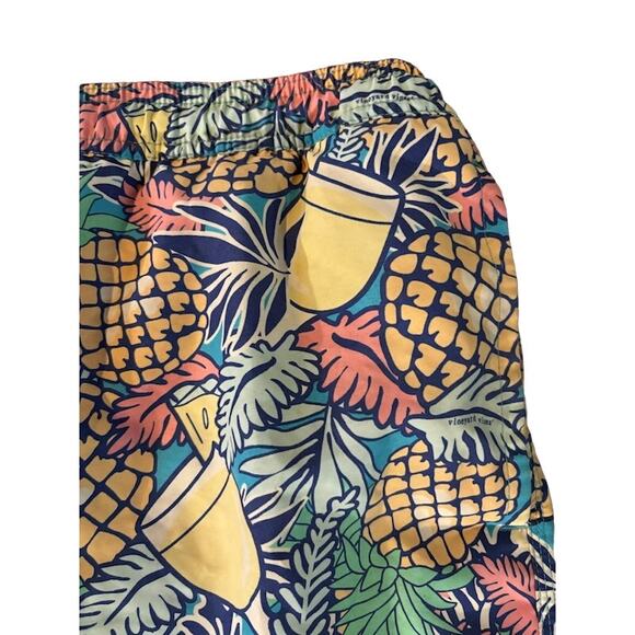 Vineyard Vines swim suit tropical trunks bathing suit sz Medium 7 inch inseam - Picture 2 of 8